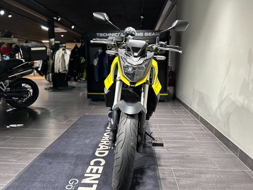 Honda CB750 Hornet / Helsystem/ Handtagsvärme /Quickshifter /Räntefri