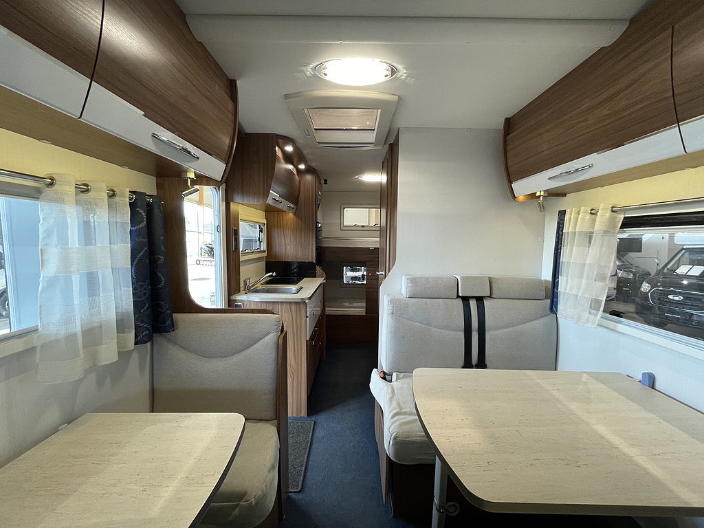 Pilote C 700 S /B-körkort/6-bältad/6-sovplatser - Pilote