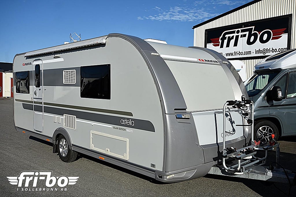 Adria 563 PU Astella Glam Edition, Dubbelbädd