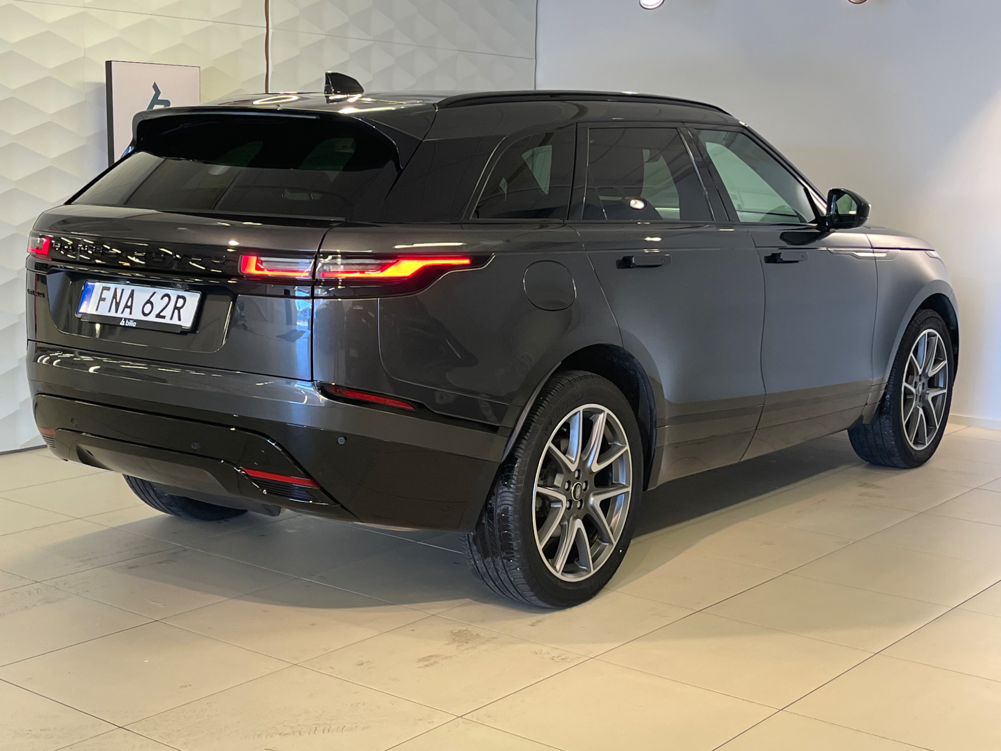 Land Rover Range Rover Velar 2024, photo 5/25