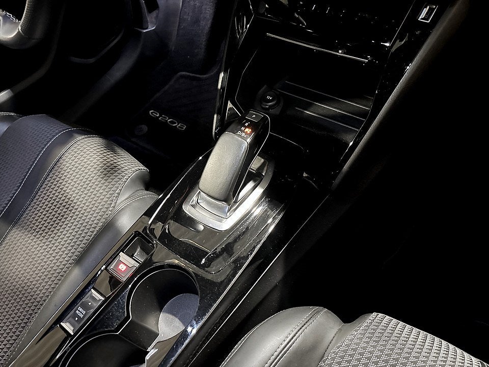 Bild på Peugeot E-208 GT 50kWh 136hk Aut - B-KAMERA, CAPLAY