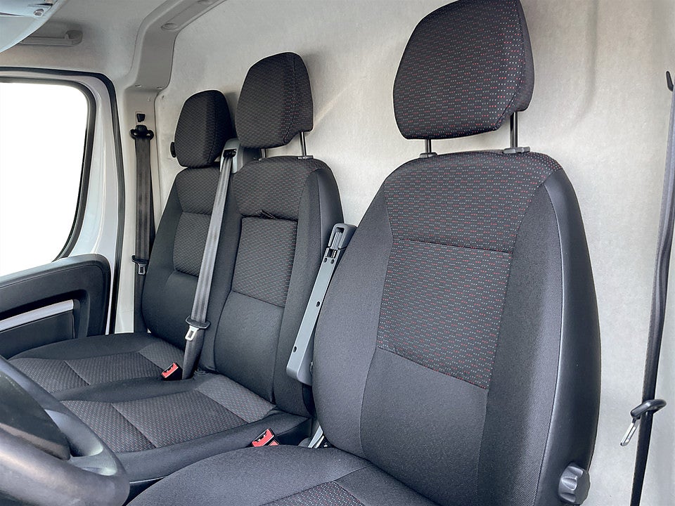 Bild på Peugeot Boxer PRO+ 335 2.2 BHDi 165hk L4H3 435 B-KAMERA DRAG