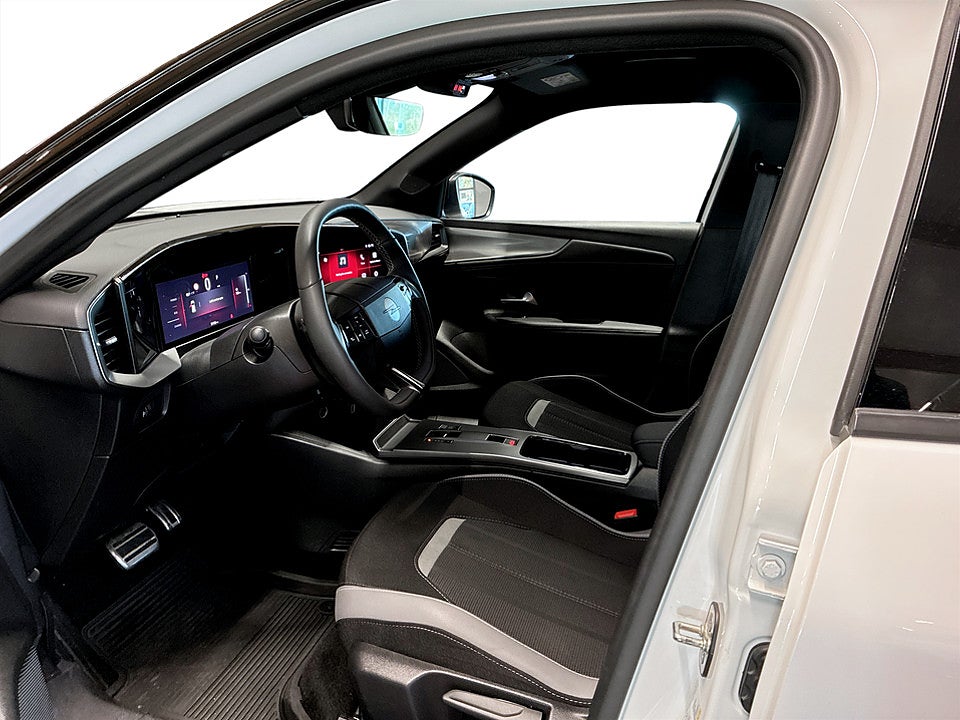 Bild på Opel Mokka GS Hybrid 1.2 Turbo 145hk Aut B-KAMERA CARPLAY