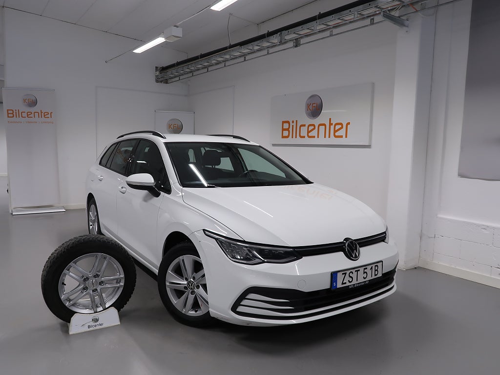 Volkswagen Golf 1.5 eTSI V-Däck ingår Cockpit-CarPlay-Rattvärme-Adaptiv