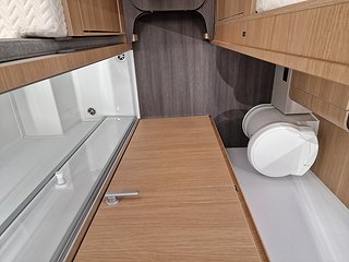 Husbil-halvintegrerad Adria CORAL 670 DL 30 av 36