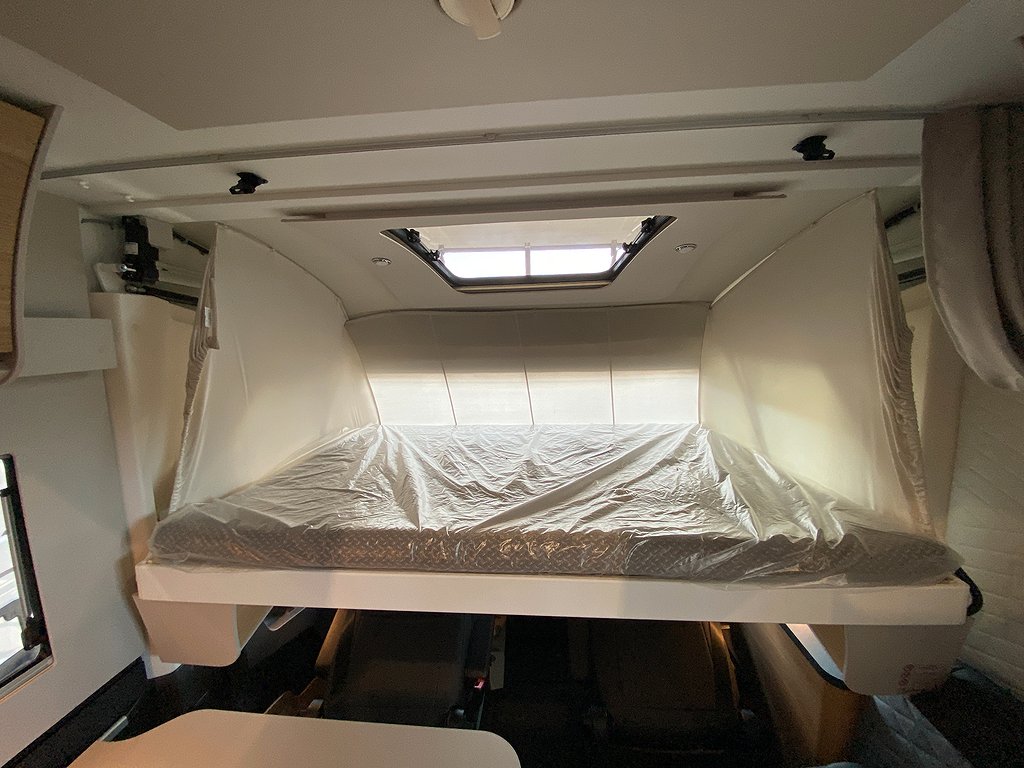 Adria Sonic Plus 700 SL / ALDE / Aut 180hk / Taksäng / Ugn - Adria