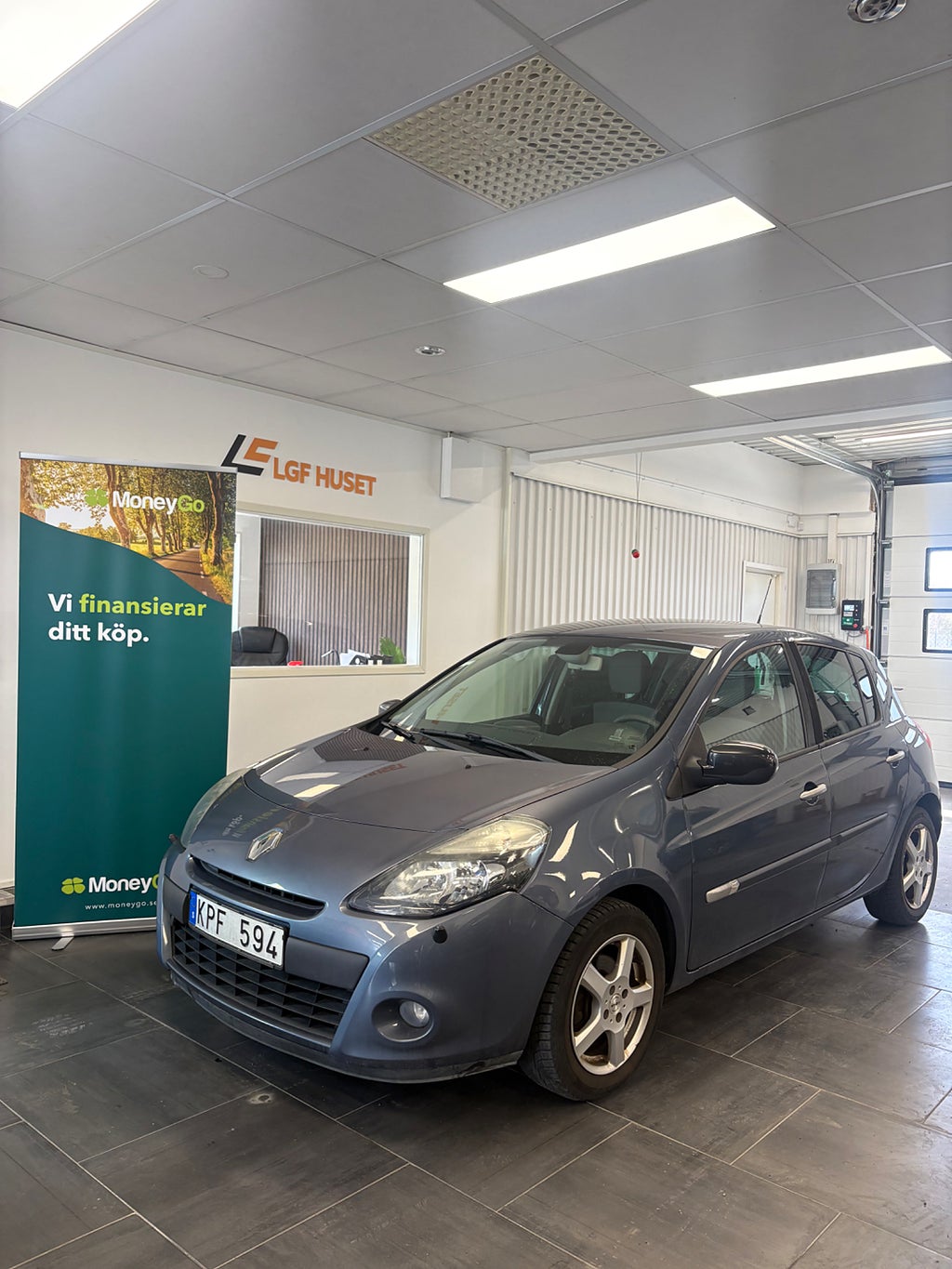 Renault Clio 5-dörrars Halvkombi 1.2 E85 NYSERVAD OCH NYBESIKTAD