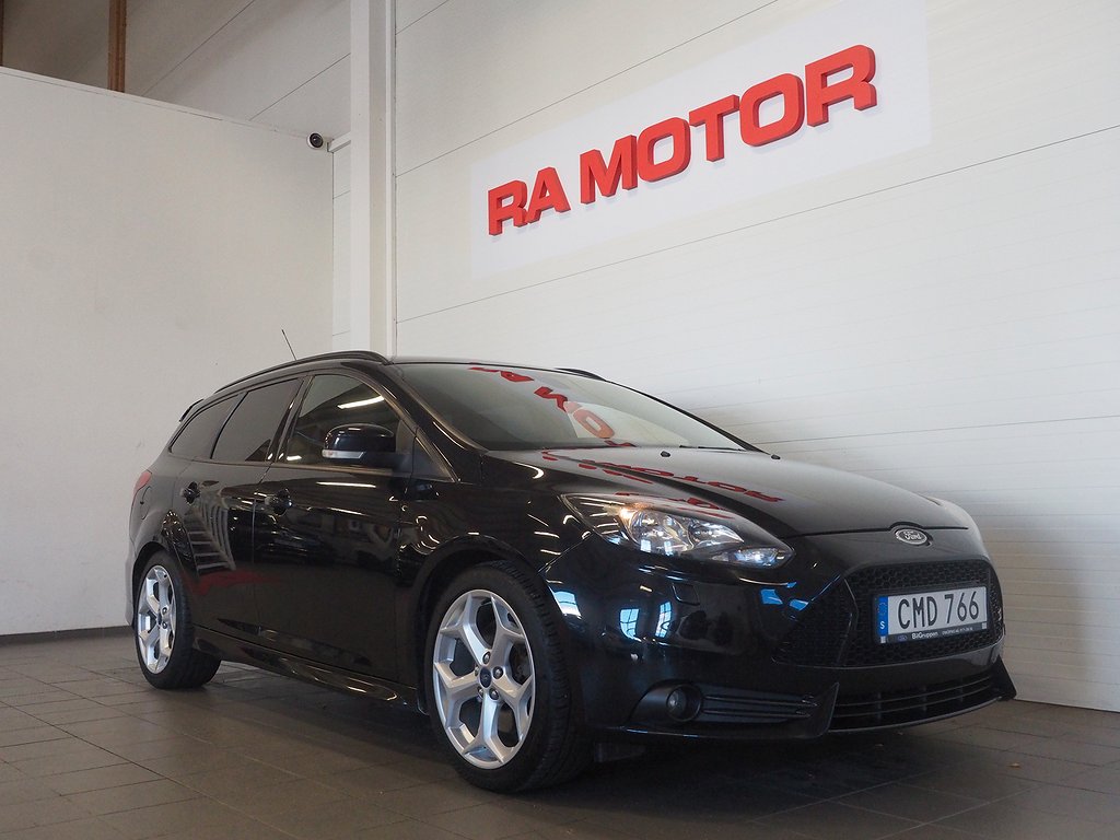 Ford Focus ST II Kombi 250hk |  P-Sensorer 2014