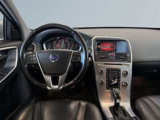 Volvo XC60 D4 AWD Geartronic Classic Summum S&V/Pano/Kamera/Dvärm – bild 8