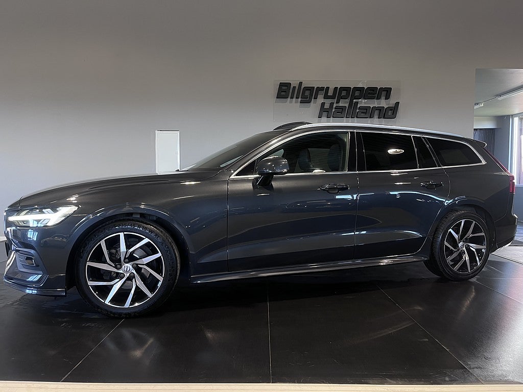 Volvo V60 D3 Momentum Pano Blis Värm Navi B-Kam Carplay *Se Spec*