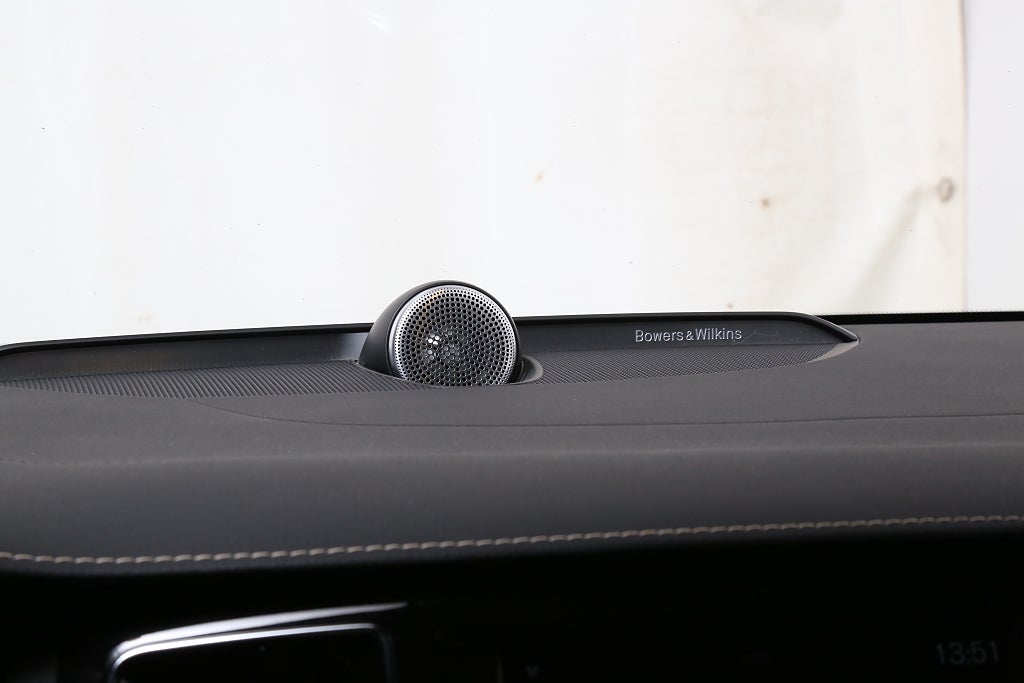 Volvo V60 Recharge T8 392hk R-Design Pro Edition III AWD B&W Pano