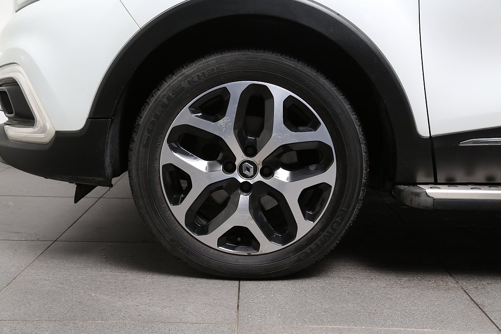 Renault Captur 1,2 TCe BOSE Navi Kamera Pano ”En Svensk Klassiker”