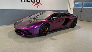 Lamborghini Aventador S LP 740-4 har en 6,5-liters V12-motor som genererar 740 hästkrafter. 