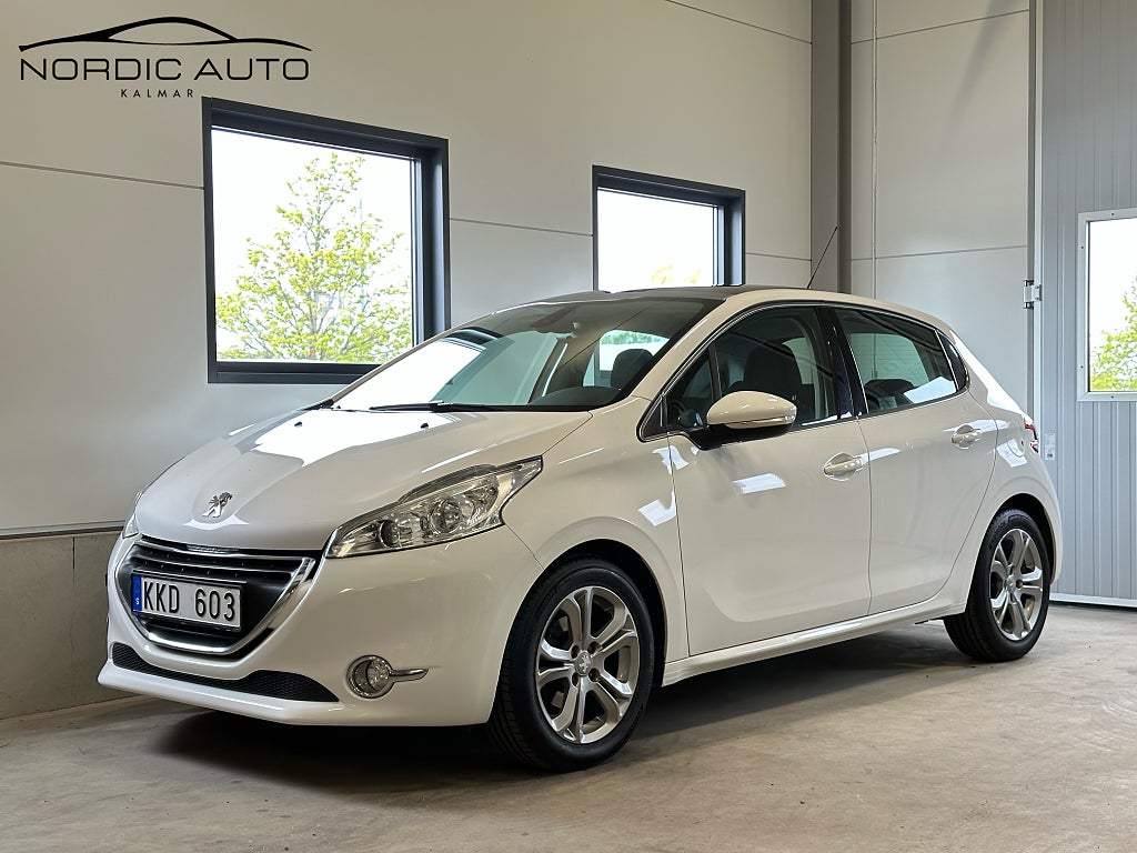 Peugeot 208 5-dörrar 1.2 VTi Allure*Glastak*kamrem bytt*1 ägare*