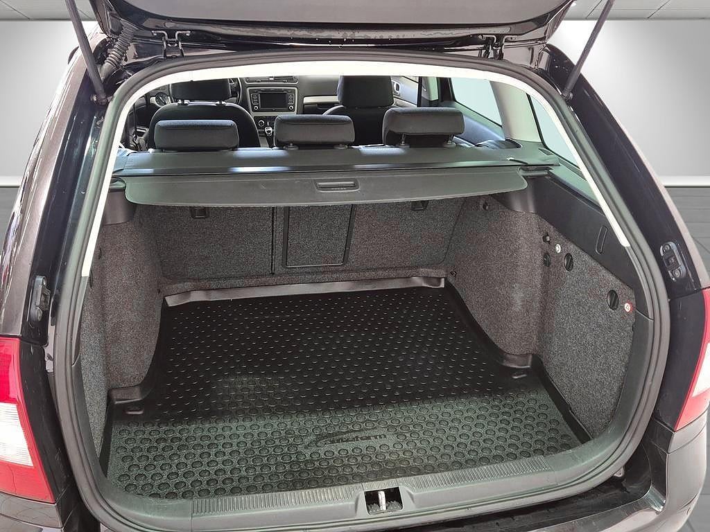 Skoda Octavia Kombi 1.6 TDI Elegance Vhjul 105 hk