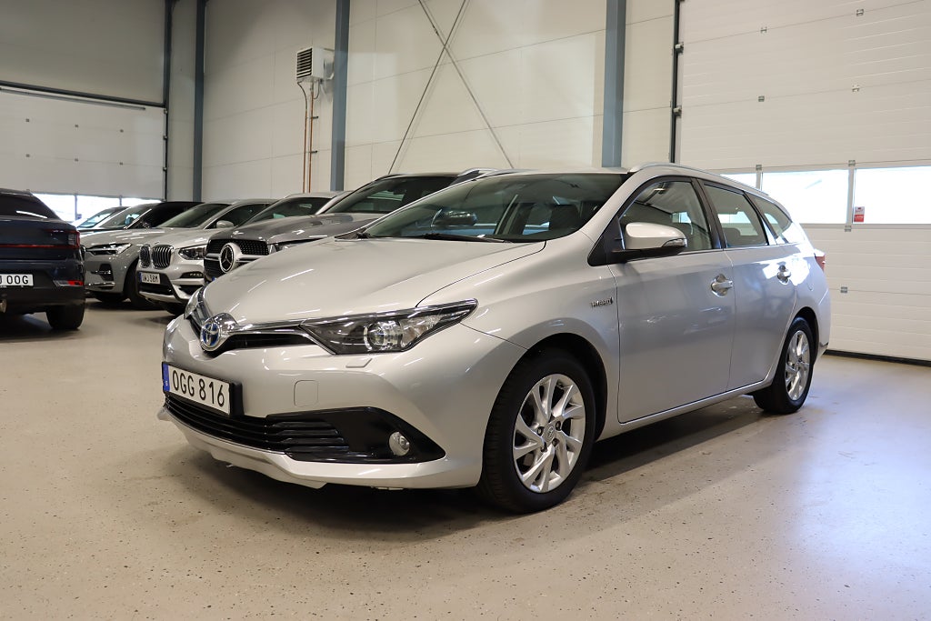 Toyota Auris Touring Sports Hybrid e-CVT B-Kamera 136hk