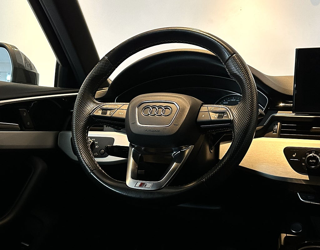 Audi A4 Sedan 40 TDI quattro S Tronic S LINE D-VÄRMARE MATRIX