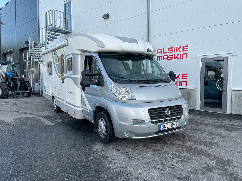 Coral S 680 ST - Adria Coral S 680 ST / B-körkort / El-Patron /Ugn/ Solcell/ 