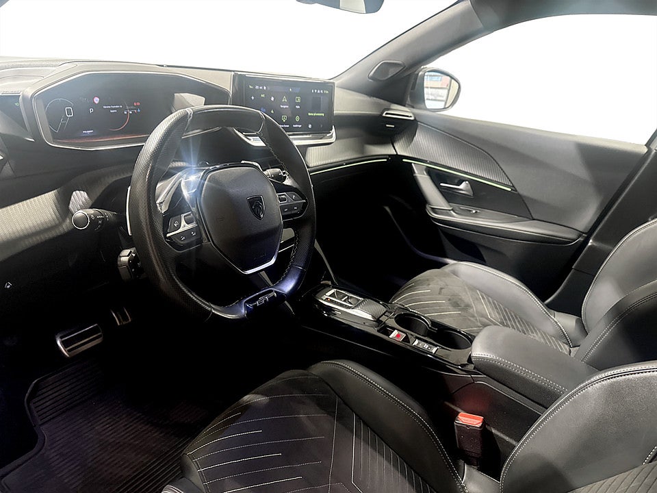Bild på Peugeot 2008 GT 1.2 PT 130hk Aut B-KAMERA CARPLAY