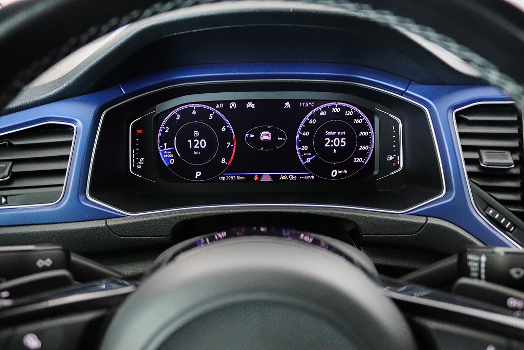 Volkswagen T-Roc R 2.0 TSI Akrapovic 4M Cockpit Beats Drag