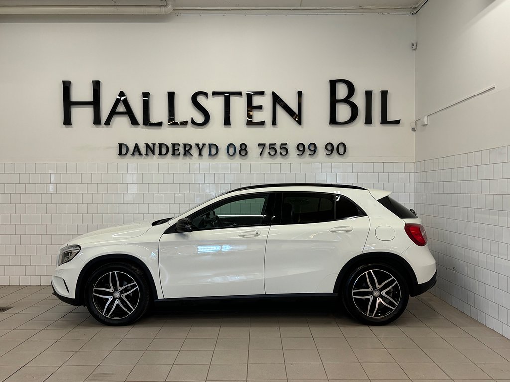 Mercedes-Benz GLA 200 d Aut Panorama Nightpackage Drag Svensksåld