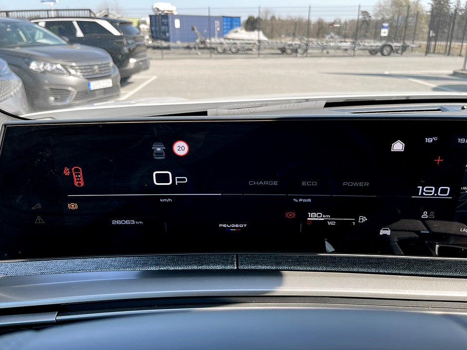 Bild på Peugeot 5008 GT Ultimate Hybrid 145hk Aut 7-SITS B-KAMERA ELSTOL