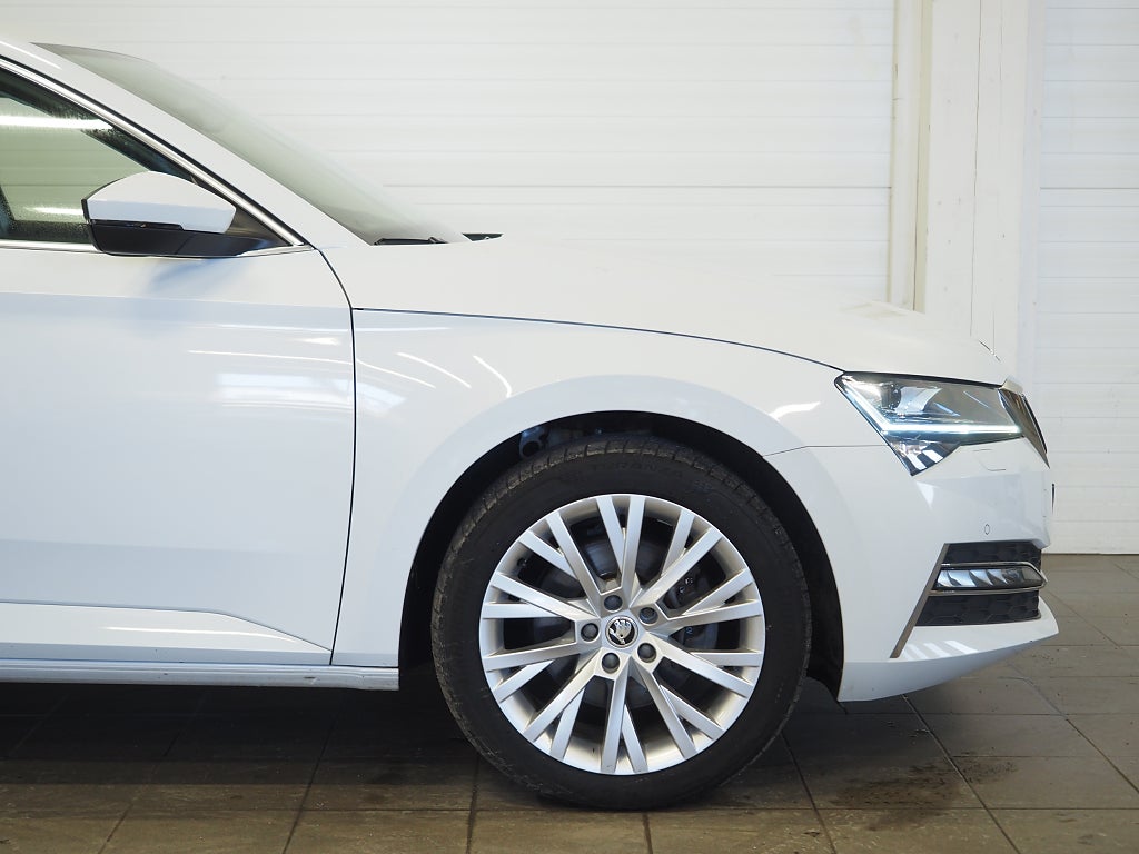 Skoda Superb iV 218hk Plug-in Style Drag Cockpit Värmare B-Kam Moms 2022