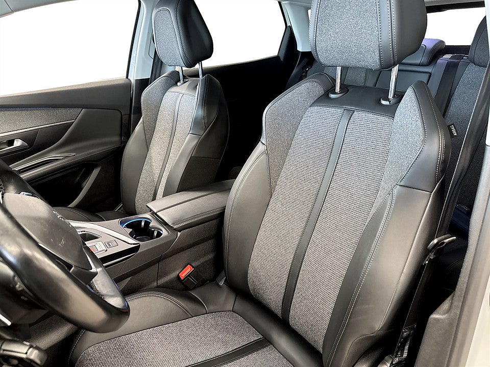 Bild på Peugeot 3008 Allure 1.2 PT 130hk Aut P-SENSORER