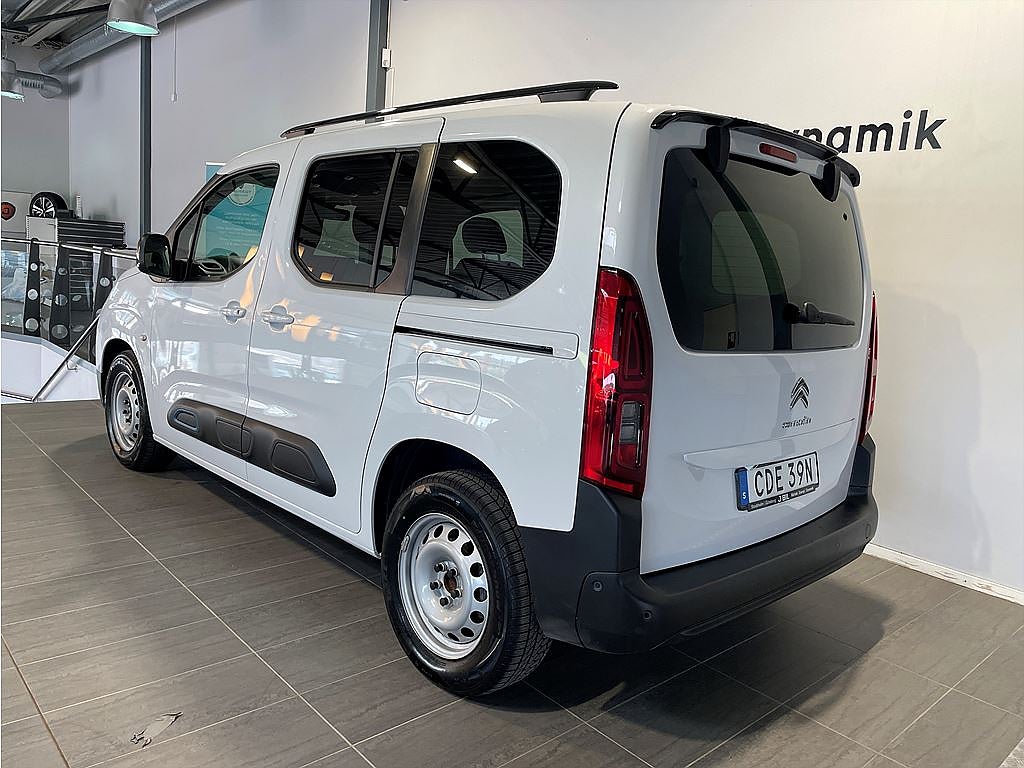 Bild på Citroën e-Berlingo Shine 50kWh 5-sits B-kamera, Nav, sensor