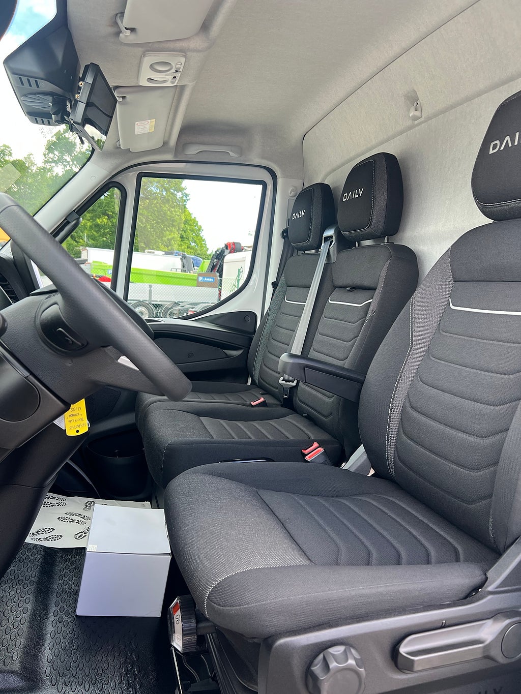 Iveco Daily 72C14G A8 CNG Skåpbil med Z-Lift