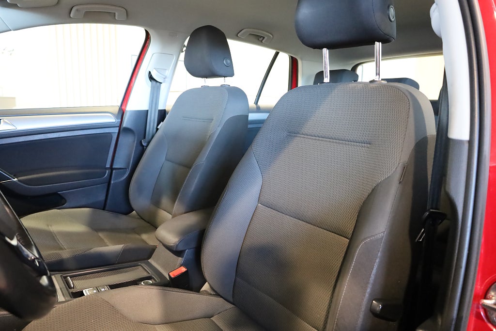 Volkswagen Golf 5-dörrar 1.6 TDI  4Motion Drag Värmare Blåtand Carplay 2016