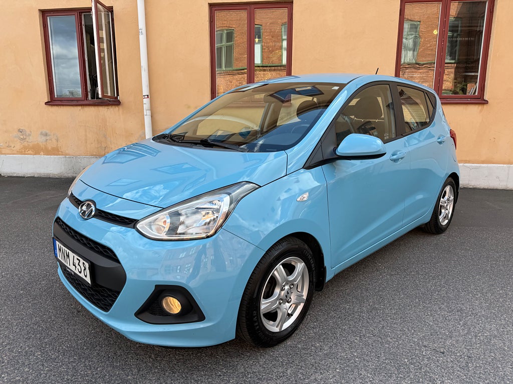 Hyundai i10 1.0 ComfortPlus / 2 brukare / Nyservad / S&V-däck