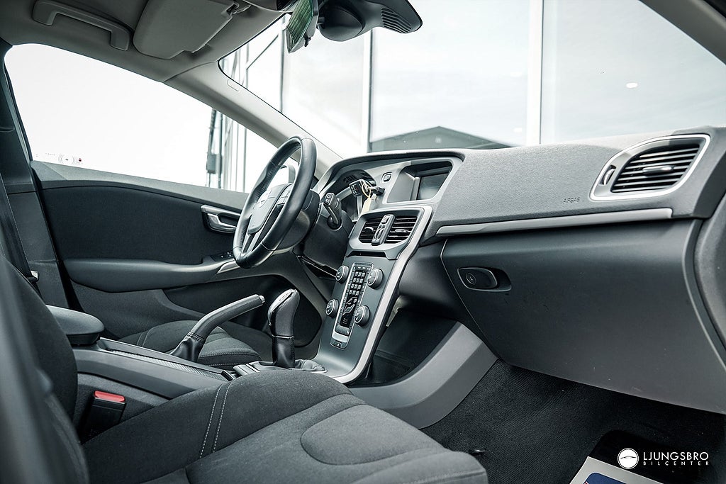 Volvo V40 D2 115hk / Kamrem bytt / Nyservad