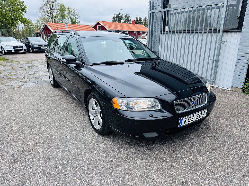 Volvo V70 2.4 170HK CLASSIC MOMENTUM / AUTOMAT / DRAG