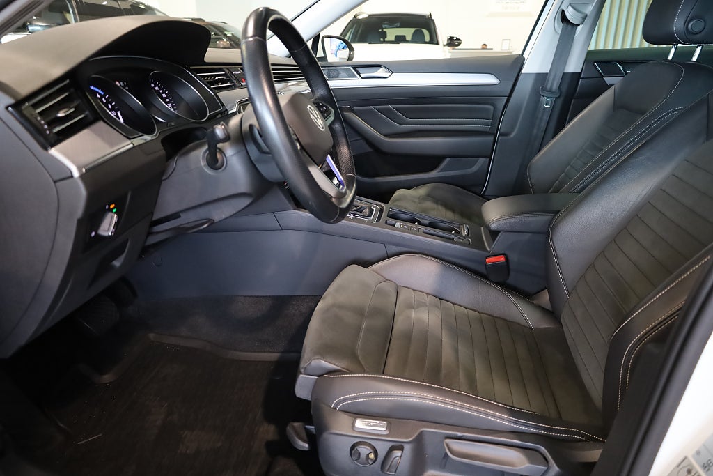 Volkswagen Passat GTE 218hk Executive / Business / Värmare / Navi 2022