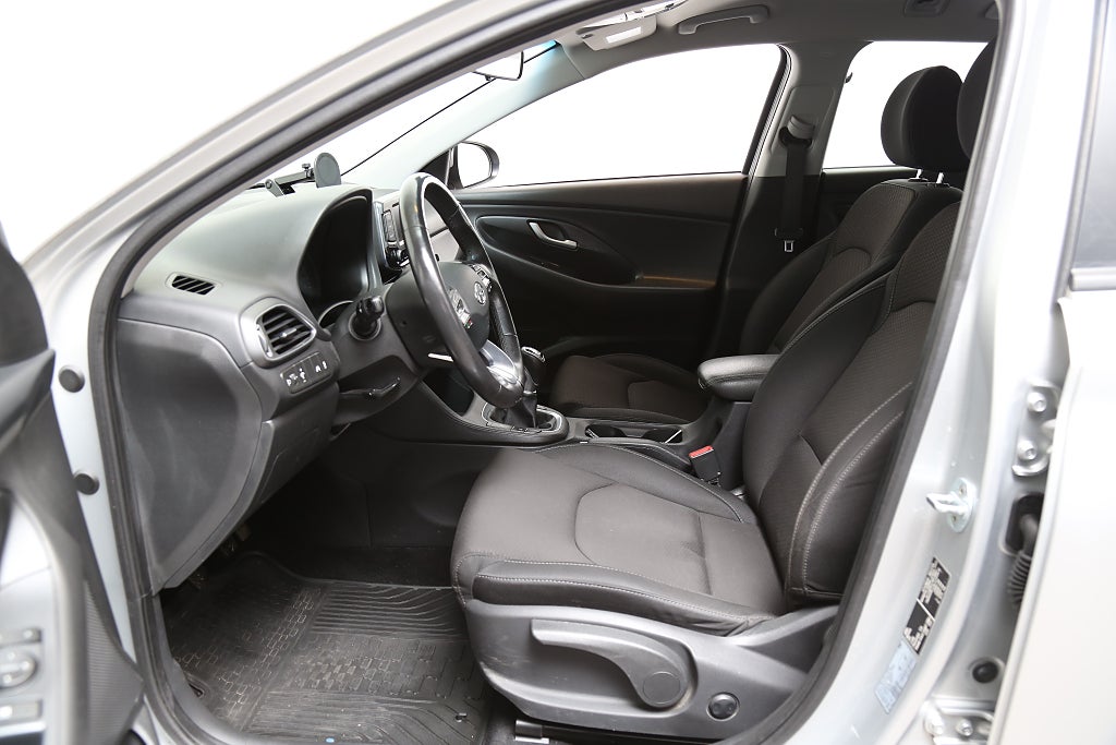 Hyundai i30 1,6 CRDi 110hk Comfort Eco Kombi 1ägare Motorv Drag 2018