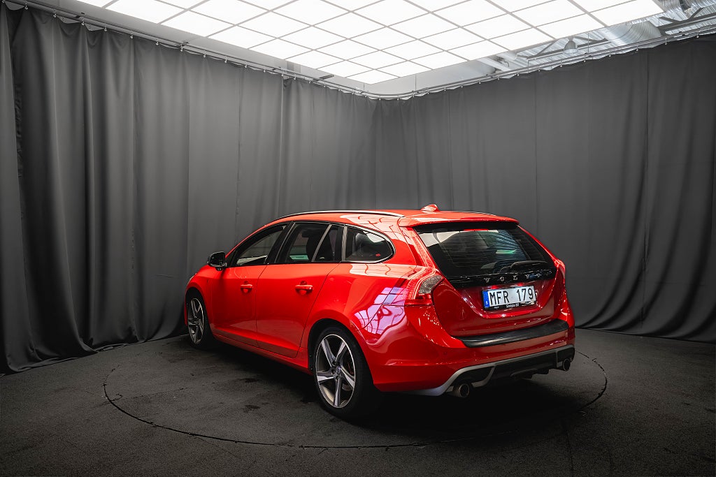 Volvo V60 D3 R-Design LÄDER D-VÄRM ELSTOL BLIS ADAPTIV-FART