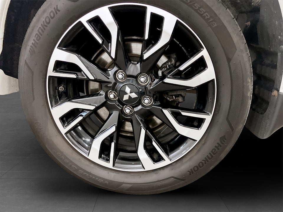 Bild på Mitsubishi Outlander Business PHEV 203hk Aut 4WD DRAG B-KAMERA ELSTOL