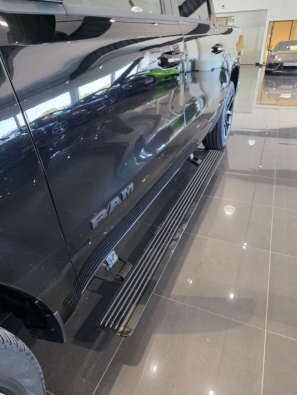 Dodge Ram 1500 Crew Cab Larami Night 5.7 V8 HEMI Flex Fuel 4×4 401hk - bild 15