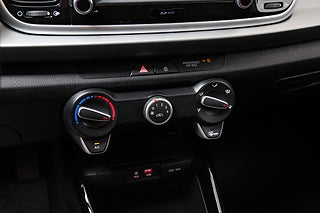 Halvkombi Kia Rio 20 av 24