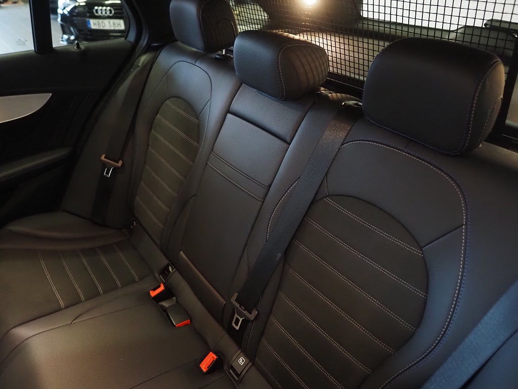 Mercedes-Benz C300 de 300 T de 9G-Tronic AMG Line, Night Edition 306hk | Drag 2021