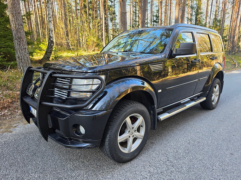Dodge Nitro 4.0 V6 AWD / Frontbåge + extraljus + Sidosteg
