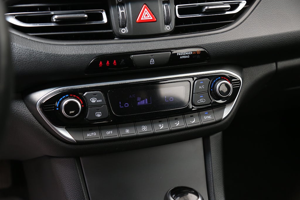 Hyundai i30 1,0 T-GDi 120hk MHEV Essential Kombi Aut Kamera Carplay 2023