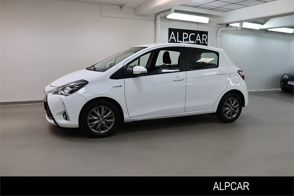 Toyota Yaris HYBRID 101HK 7800 MIL MOMSBIL V-HJUL