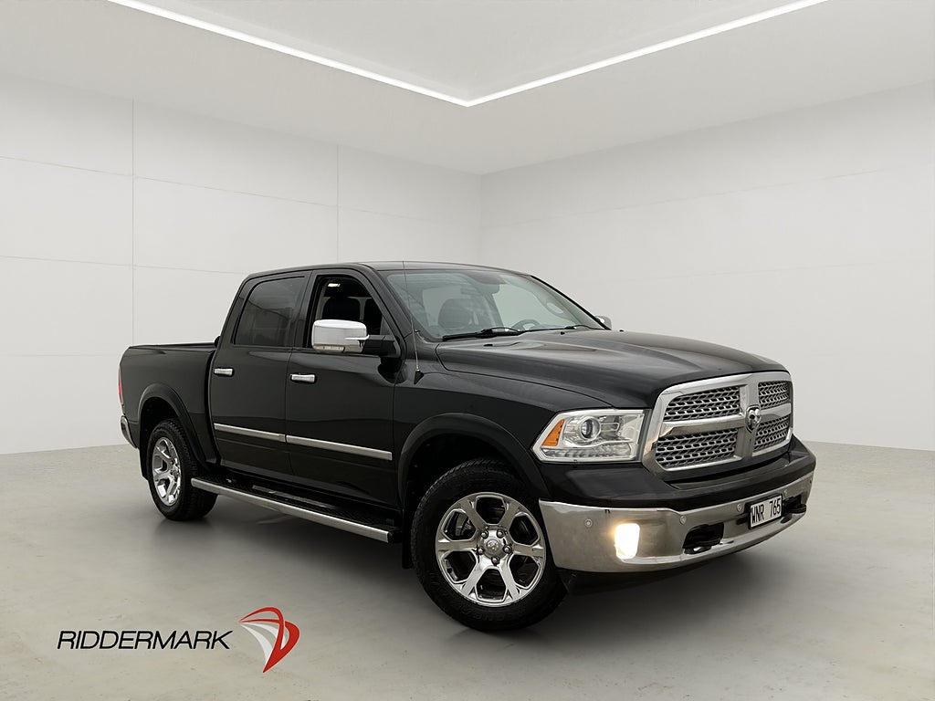 Dodge RAM 1500 Laramie 4x4 Drag L-Släde Taklucka Luft Moms