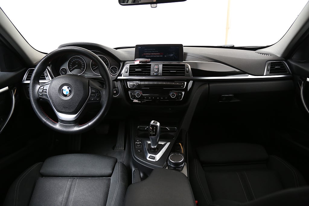 BMW 330e Sport line Sedan 252hk | Navi | Hi-Fi | P-Sen | BT | 2018