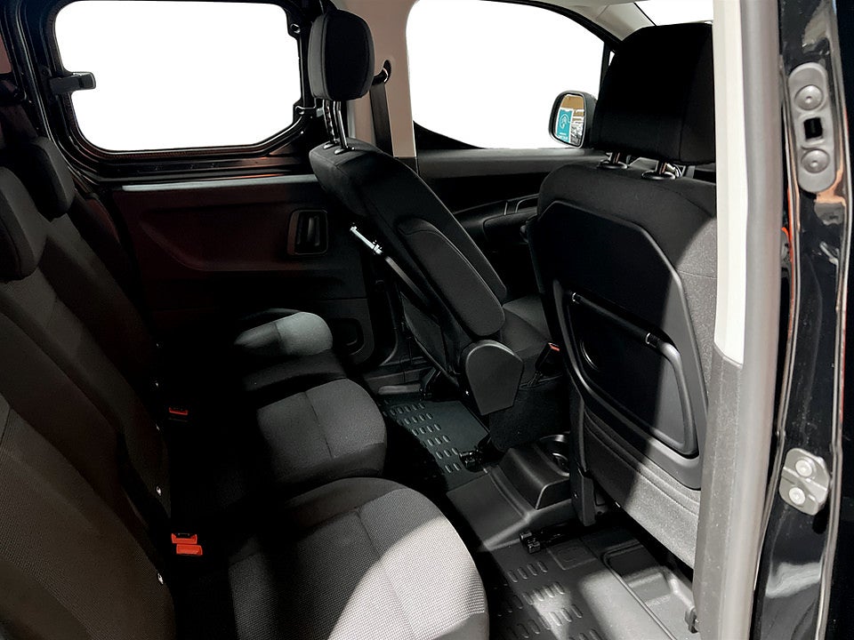 Bild på Peugeot Partner Crew Cab 130hk Aut - EDITION! SERVICE & V-HJUL INGÅR!