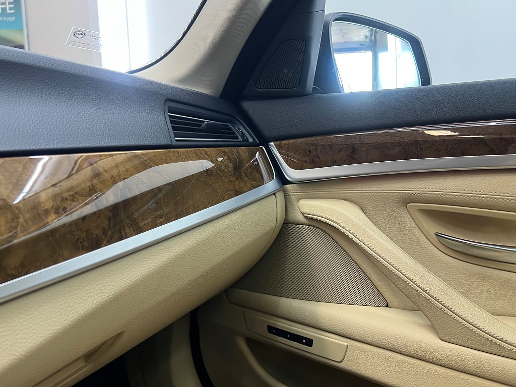 BMW 550I V8 4.4 408ch - BVA - CUIR - ACC - CAMÉRA DE RECUL - HI-FI PRO