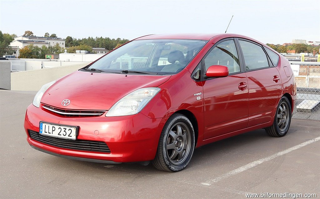 Toyota Prius 1.5 Hybrid Svensksåld S/V-hjul