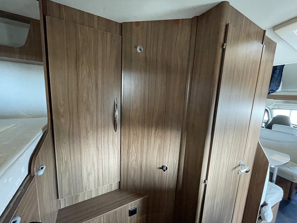 Pilote C 700 S /B-körkort/6-bältad/6-sovplatser - Pilote